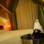 Enzo Moro Hotel 3*