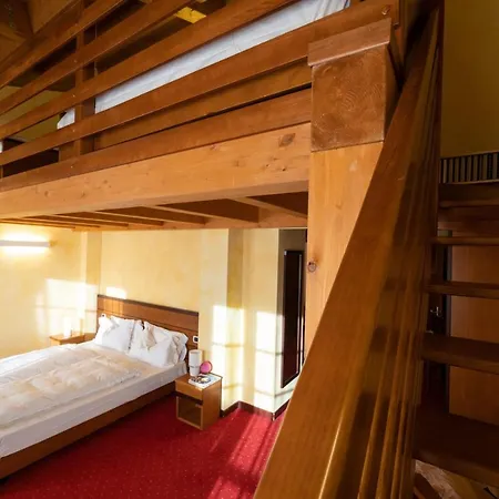 Enzo Moro Hotel Sùtrio