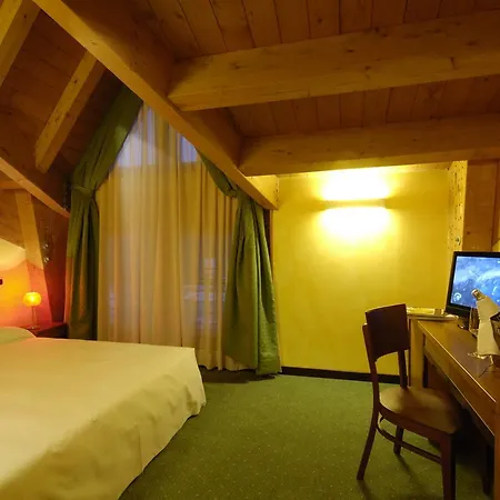 Enzo Moro Hotel Sùtrio