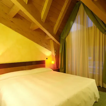 Enzo Moro 3* Sùtrio